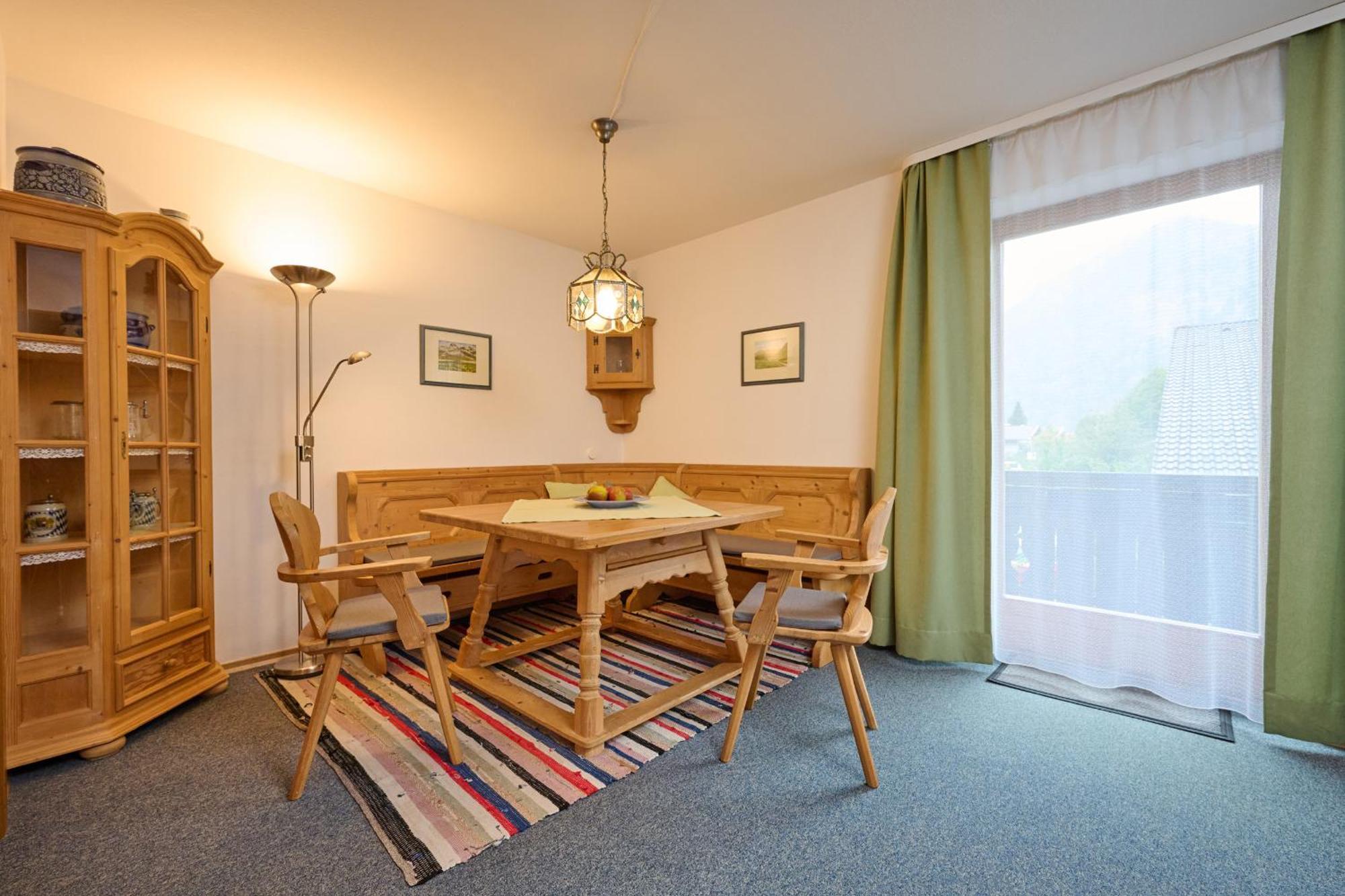 Gaestehaus Weissenbacher-Ferienwohnungen Marquartstein Bagian luar foto