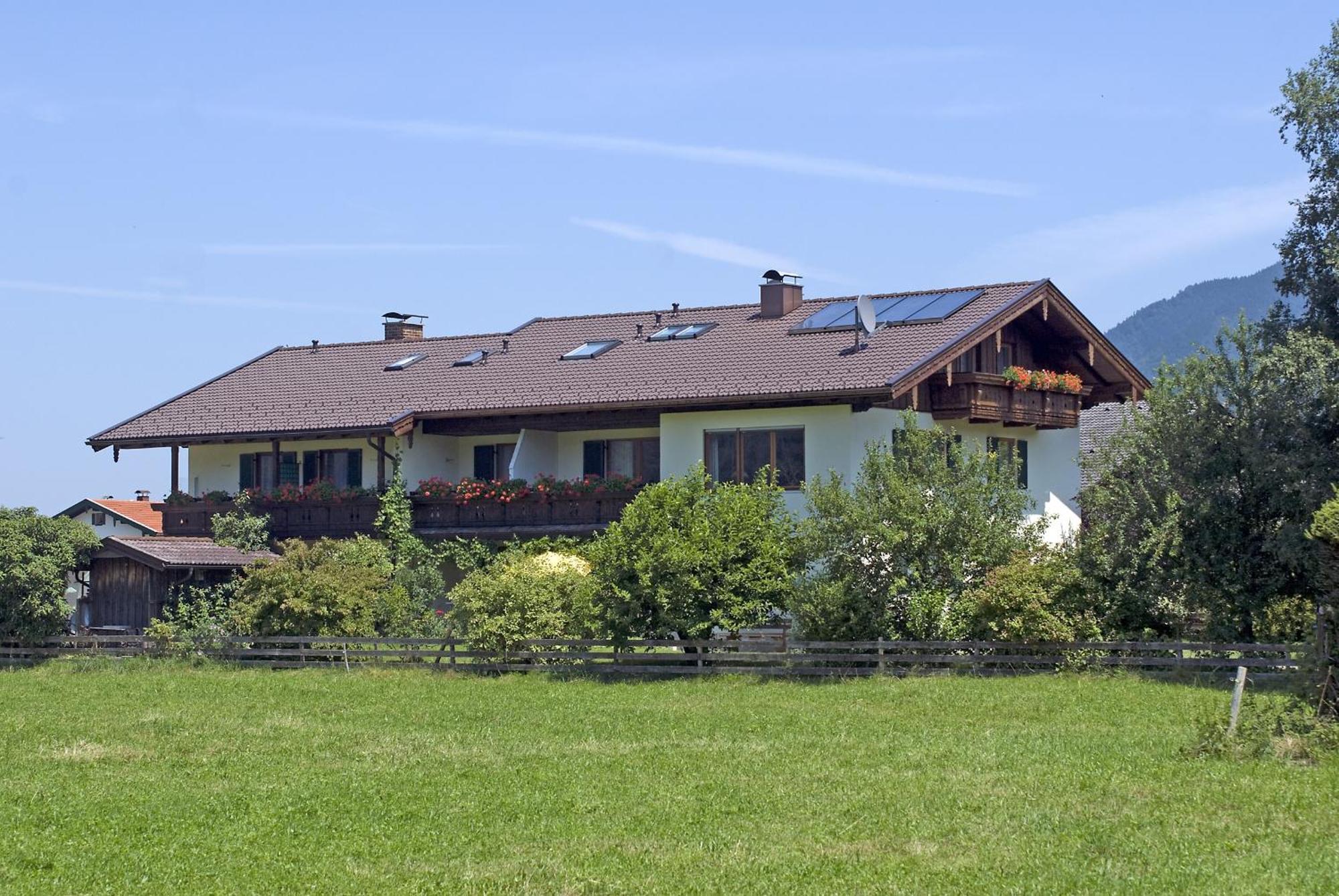 Gaestehaus Weissenbacher-Ferienwohnungen Marquartstein Bagian luar foto